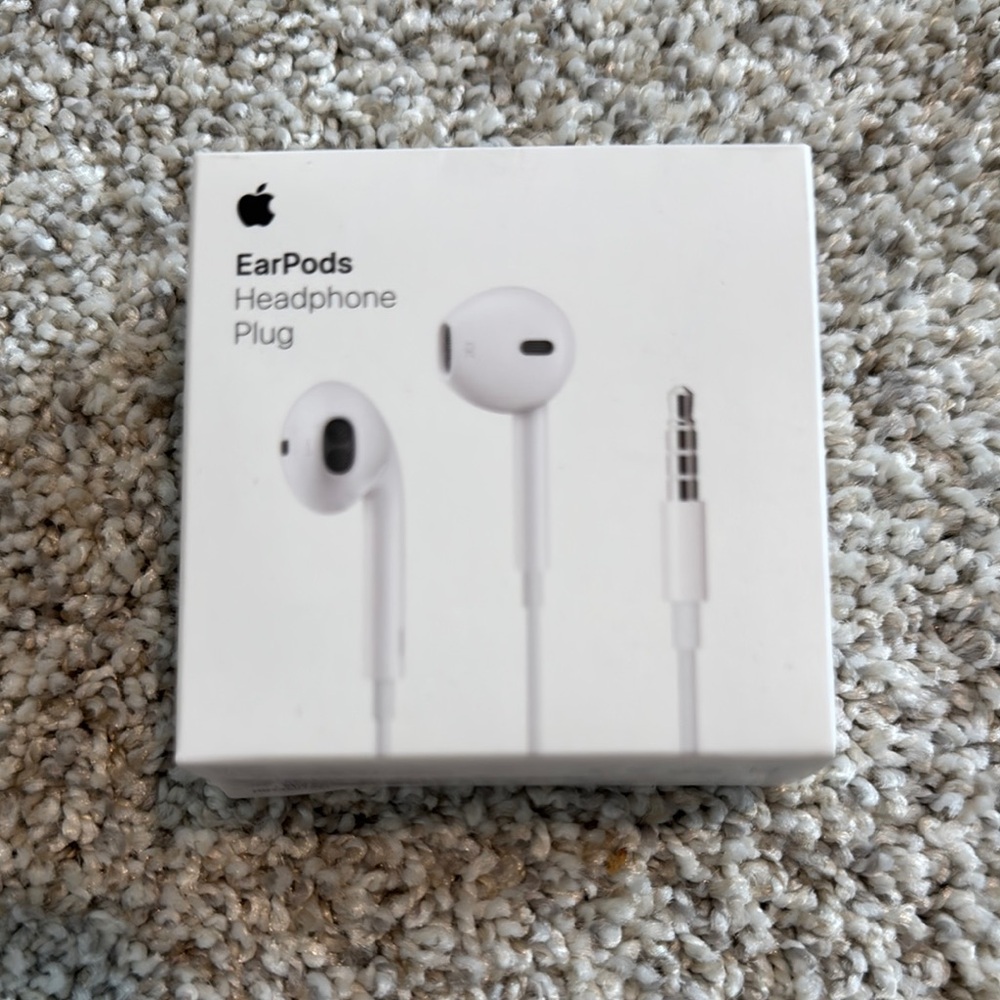 Apple EarPods with White Headphone Plug